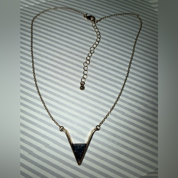 Source Unknown Goldtone and Black V-Pendant Necklace - Picture 6 of 9